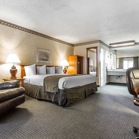 Quality Inn & Suites Silicon Valley Santa Clara Ngoại thất bức ảnh